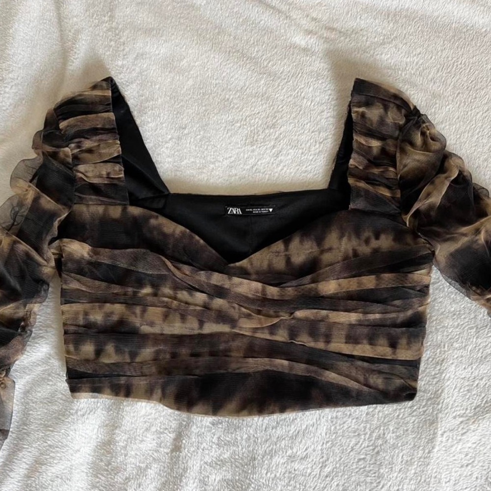 Corsetry tulle crop top 🤎
